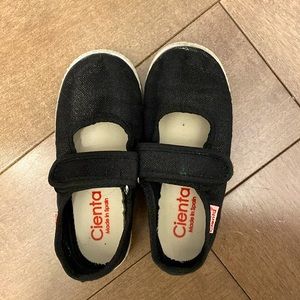 Toddler black sparkly Cientas!